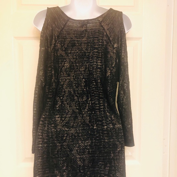 Cache Cold Shoulder Top - Picture 7 of 7